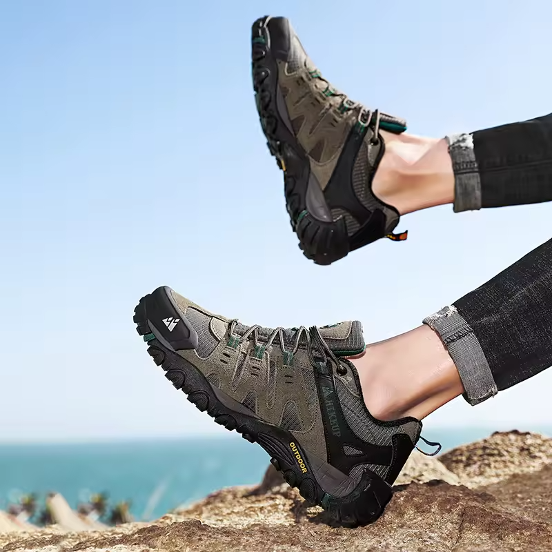 Chaussures de randonnée daim et cuir résistant